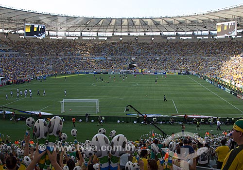  Subject: Brazilian fans at Journalist Mario Filho Stadium, also known as Maracana - match between Brazil x England / Place: Maracana neighborhood - Rio de Janeiro city - Rio de Janeiro state (RJ) - Brazil / Date: 06/2013 