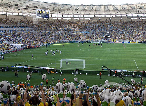  Subject: Brazilian fans at Journalist Mario Filho Stadium, also known as Maracana - match between Brazil x England / Place: Maracana neighborhood - Rio de Janeiro city - Rio de Janeiro state (RJ) - Brazil / Date: 06/2013 