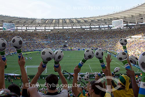  Subject: Brazilian fans at Journalist Mario Filho Stadium, also known as Maracana - match between Brazil x England / Place: Maracana neighborhood - Rio de Janeiro city - Rio de Janeiro state (RJ) - Brazil / Date: 06/2013 