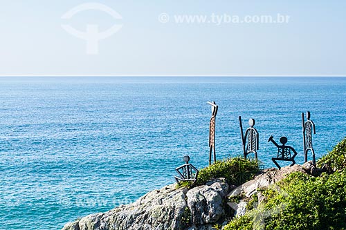  Subject: Metalic sculptures that represents a family of ancient inhabitants on the cliff that separates Santinho Beach from Mocambique Beach / Place: Florianopolis city - Santa Catarina state (SC) - Brazil / Date: 06/2013 