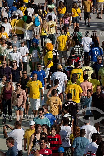  Subject: Fans in the access to Journalist Mario Filho Stadium - also known as Maracana - for the friendly match between Brazil x England / Place: Maracana neighborhood - Rio de Janeiro city - Rio de Janeiro state (RJ) - Brazil / Date: 06/2013 