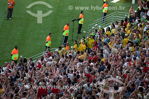  Subject: Fans in the Journalist Mario Filho Stadium - also known as Maracana - for the friendly match between Brazil x England / Place: Maracana neighborhood - Rio de Janeiro city - Rio de Janeiro state (RJ) - Brazil / Date: 06/2013 