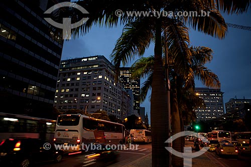 Subject: Transit at Presidente Antonio Carlos Avenue at night / Place: City center neighborhood - Rio de Janeiro city - Rio de Janeiro state (RJ) - Brazil / Date: 06/2013 