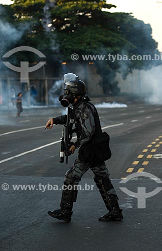  Policeman of riot police with gas masks surrounding the Maracana - at protest before the game between Italy x Mexico for the Confederations Cup  - Rio de Janeiro city - Rio de Janeiro state (RJ) - Brazil