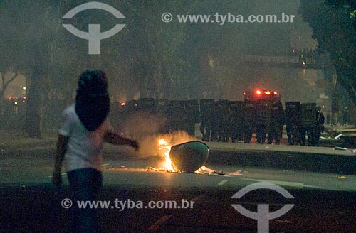  Subject: Confrontation between protesters of Movement Free Pass with the security forces at Presidente Vargas Avenue / Place: City center neighborhood - Rio de Janeiro city - Rio de Janeiro state (RJ) - Brazil / Date: 06/2013 