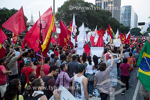 Subject: Flags of political parties and syndicates during demonstration of the Free Pass Movement in the Presidente Vargas Avenue / Place: City center neighborhood - Rio de Janeiro city - Rio de Janeiro state (RJ) - Brazil / Date: 06/2013 