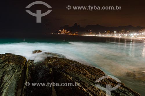  Subject: Ipanema beach at night view from stone of Arpoador / Place: Ipanema neighborhood - Rio de Janeiro city - Rio de Janeiro state (RJ) - Brazil / Date: 06/2013 