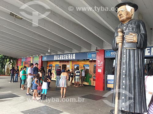  Subject: Box office of Luiz Gonzaga Northeast Traditions Centre with statue of Padre Cicero - picture taken with Samsung Galaxy S3 cell phone / Place: Sao Cristovao neighborhood - Rio de Janeiro city - Rio de Janeiro state (RJ) - Brazil / Date: 05/2 