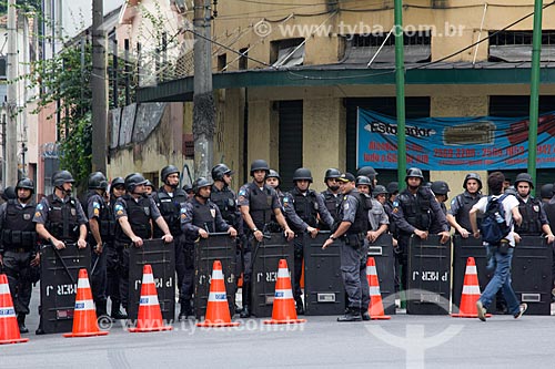  Riot police doing security cordon to surrounding the Journalist Mario Filho Stadium - also known as Maracana - before the game between Brasil x Spain by final match of Confederations Cups  - Rio de Janeiro city - Rio de Janeiro state (RJ) - Brazil