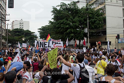  Subject: Protest surrounding the Journalist Mario Filho Stadium - also known as Maracana - before the game between Brasil x Spain by final match of Confederations Cups / Place: Maracana neighborhood - Rio de Janeiro city - Rio de Janeiro state (RJ)  