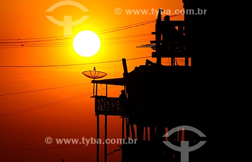  Subject: Sunset and stilts / Place: Sao Raimundo neighborhood - Manaus city - Amazonas state (AM) - Brazil / Date: 09/2011 