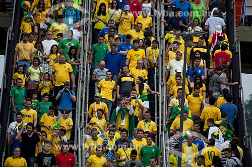  Subject: People coming out of station Maracana before the match between Brazil x Spain for the final of the Confederations Cup / Place: Maracana neighborhood - Rio de Janeiro city - Rio de Janeiro (RJ) - Brazil / Date: 06/2013 