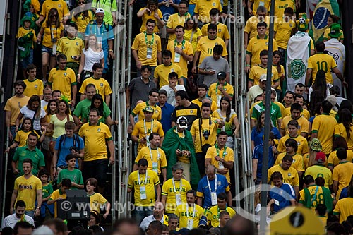  Subject: People coming out of station Maracana before the match between Brazil x Spain for the final of the Confederations Cup / Place: Maracana neighborhood - Rio de Janeiro city - Rio de Janeiro (RJ) - Brazil / Date: 06/2013 