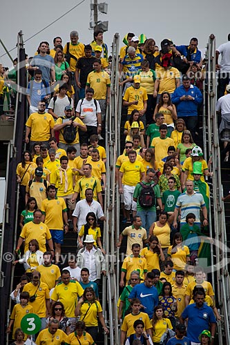  Subject: People coming out of station Maracana before the match between Brazil x Spain for the final of the Confederations Cup / Place: Maracana neighborhood - Rio de Janeiro city - Rio de Janeiro (RJ) - Brazil / Date: 06/2013 