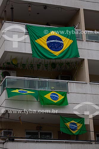  Subject: Balconie of building with flags of Brazil on  Maracana Avenue before the match between Brazil x Spain for the final of the Confederations Cup / Place: Maracana neighborhood - Rio de Janeiro city - Rio de Janeiro state (RJ) - Brazil / Date:  