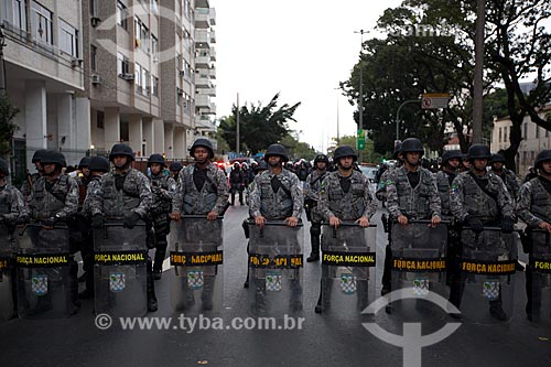  Riot police in Maracana Avenue doing security cordon to surrounding before the match between Brazil x Spain for the final of the Confederations Cup  - Rio de Janeiro city - Rio de Janeiro state (RJ) - Brazil