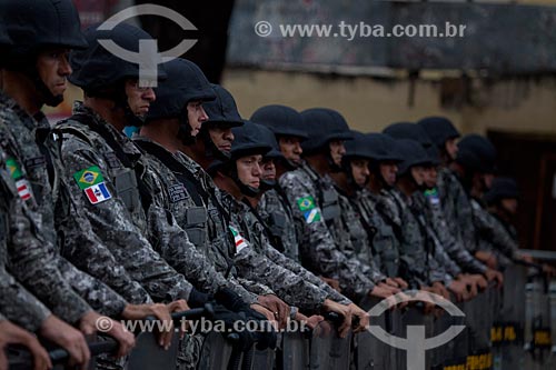  Riot police in Maracana Avenue doing security cordon to surrounding before the match between Brazil x Spain for the final of the Confederations Cup  - Rio de Janeiro city - Rio de Janeiro state (RJ) - Brazil