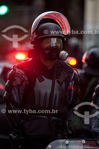  Riot police in Maracana Avenue doing security cordon to surrounding before the match between Brazil x Spain for the final of the Confederations Cup  - Rio de Janeiro city - Rio de Janeiro state (RJ) - Brazil