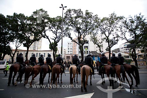  Riot police in Maracana Avenue doing security cordon to surrounding before the match between Brazil x Spain for the final of the Confederations Cup  - Rio de Janeiro city - Rio de Janeiro state (RJ) - Brazil