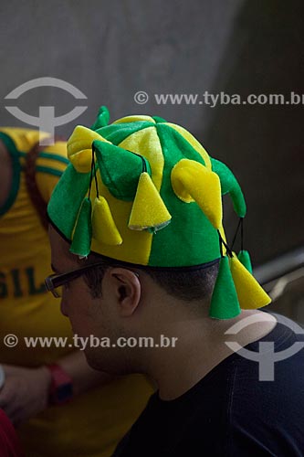  Soccer fan wearing a hat with the colors of Brazil at the entrance the Journalist Mario Filho Stadium - also known as Maracana - before the game between Brasil x Spain by final match of Confederations Cups  - Rio de Janeiro city - Rio de Janeiro state (RJ) - Brazil