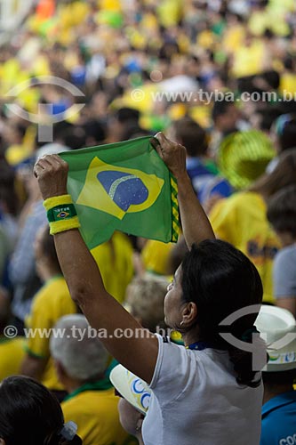  Football fan with flag of Brazil during the game between Brasil x Spain by final match of Confederations Cups  - Rio de Janeiro city - Rio de Janeiro state (RJ) - Brazil
