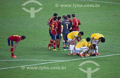  Players helping Neymar to get up after foul committed by defender Gerard Pique the Game between Brasil x Spain by final match of Confederations Cups  - Rio de Janeiro city - Rio de Janeiro state (RJ) - Brazil