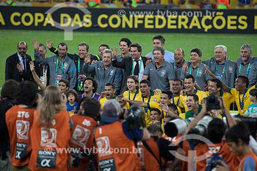  Players and Technical Commission pose for a photo after the game between Brasil x Spain by final match of Confederations Cups at Journalist Mario Filho Stadium - also known as Maracana  - Rio de Janeiro city - Rio de Janeiro state (RJ) - Brazil