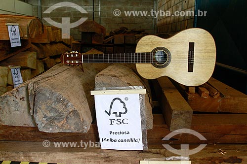  Guitar produced with certified wood in The Amazonian Workshop and School of Lutherie (OELA)  - Manaus city - Amazonas state (AM) - Brazil