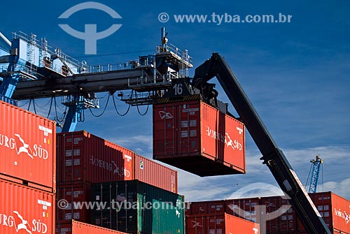  Subject: Containers and cranes in TECON - Rio Grande Container Terminal / Place: Rio Grande city - Rio Grande do Sul state (RS) - Brazil / Date: 01/2009 