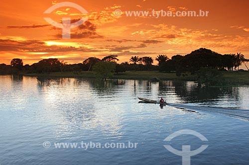  Subject: Canoe navigating on the Amazon  River near to Parintins / Place: Parintins city - Amazonas state (AM) - Brazil / Date: 06/2013 