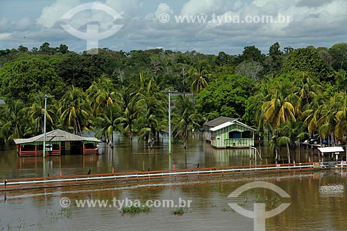  Subject: Houses on the banks of Amazon River near to Parintins city / Place: Parintins city - Amazonas state (AM) - Brazil / Date: 07/2013 