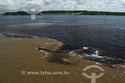  Subject: Meeting of waters of Negro River and Solimoes River / Place: Manaus city - Amazonas state (AM) - Brazil / Date: 07/2013 
