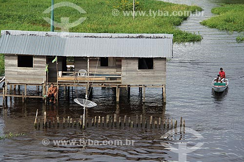  Subject: House on the banks of Amazon River near to Itacoatiara city / Place: Itacoatiara city - Amazonas state (AM) - Brazil / Date: 07/2013 