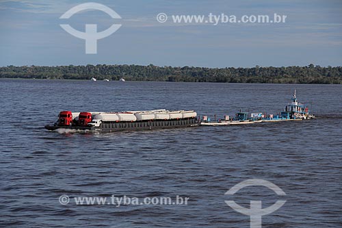  Subject: Ferry carrying tanker trucks body in the Amazon River near to Itacoatiara city / Place: Itacoatiara city - Amazonas state (AM) - Brazil / Date: 07/2013 
