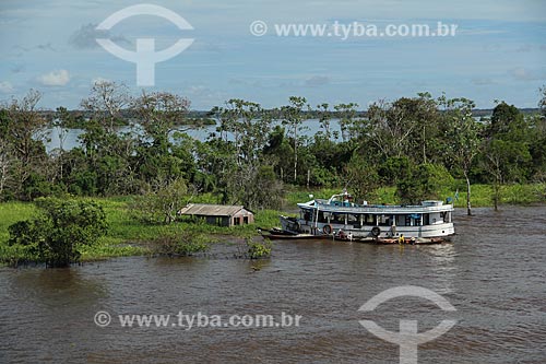  Subject: Boat navigating on the Amazon  River near to Itacoatiara city / Place: Itacoatiara city - Amazonas state (AM) - Brazil / Date: 07/2013 