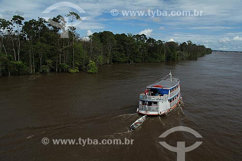  Subject: Boat navigating on the Amazon  River near to Itacoatiara city / Place: Itacoatiara city - Amazonas state (AM) - Brazil / Date: 07/2013 