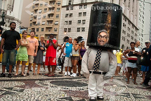  Subject: Man dressed as Seu Creysson a fictional character the the humoristic Brazilian Casseta and Planeta / Place: City center neighborhood - Rio de Janeiro city  - Rio de Janeiro state (RJ) - Brazil / Date: 02/2008 