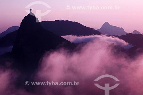  Subject: Fog and silhouette of Christ the Redeemer in the background / Place: Rio de Janeiro city - Rio de Janeiro state (RJ) - Brazil / Date: 08/2005 