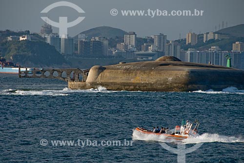  Subject: View of Tamandare da Laje Fort (1555) with Contemporary Art Museum and buildings in the city of Niteroi in the background / Place: Rio de Janeiro city - Rio de Janeiro state (RJ) - Brazil / Date: 07/2007 