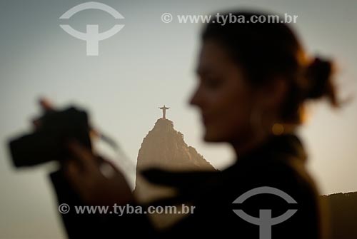  Subject: Woman photographing with Christ the Redeemer  in the background / Place: Rio de Janeiro city - Rio de Janeiro state (RJ) - Brazil / Date: 07/2008 