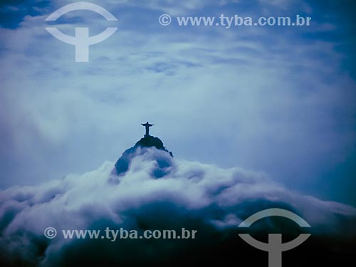  Subject: Corcovado Mountain covered in mist / Place: Rio de Janeiro city - Rio de Janeiro state (RJ) - Brazil / Date: 11/2009 