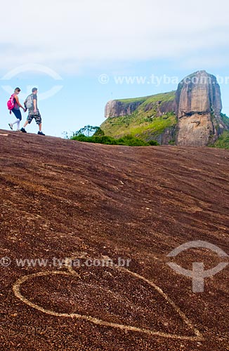  Subject: Couple on trail for the Rock of Gavea / Place: Barra da Tijuca neighborhood - Rio de Janeiro city - Rio de Janeiro state (RJ) - Brazil / Date: 05/2012 