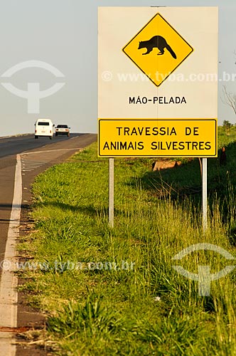  Subject: Plaque indicating crossing of Crab-Eating Raccoon (Procyon cancrivorus) on Euclides da Cunha Highway (SP-320) / Place: Santa Fe do Sul city - Sao Paulo state (SP) - Brazil / Date: 07/2013 