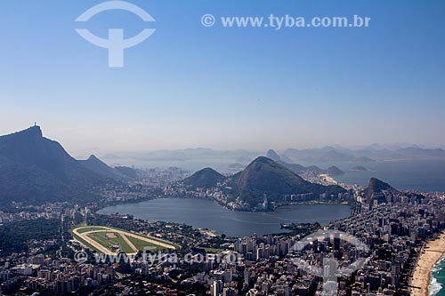  Subject: View of Lagoa and Gavea neighborhood - to the left - and Leblon and Ipanema neighborhood - to the right - from Morro Dois Irmaos (Two Brothers Mountain)  / Place: Rio de Janeiro city - Rio de Janeiro state (RJ) - Brazil / Date: 07/2013 