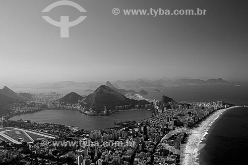  Subject: View of Lagoa and Gavea neighborhood - to the left - and Leblon and Ipanema neighborhood - to the right - from Morro Dois Irmaos (Two Brothers Mountain)  / Place: Rio de Janeiro city - Rio de Janeiro state (RJ) - Brazil / Date: 07/2013 