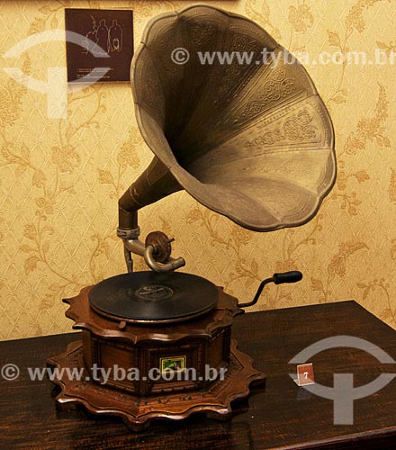  Subject: Gramophone in exhibition at of House Museum Quissama - antique residence of Viscount of Araruama / Place: Quissama city - Rio de Janeiro state (RJ) - Brazil / Date: 06/2013 