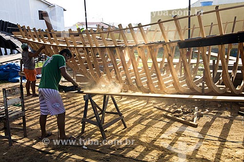  Subject: Construction handmade fishing boat / Place: Farol de Sao Thome neighborhood -  Campos dos Goytacazes city - Rio de Janeiro state (RJ) - Brazil / Date: 06/2013 