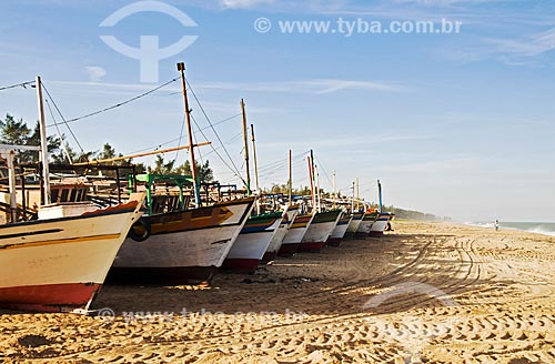  Subject: Fishing boats on the beach at Farol de Sao Thome,fishermen leave their boats in the sand by not having a port for docking and they need to use tractors to take the boats to the sea / Place: Farol de Sao Thome neighborhood -  Campos dos Goyt 