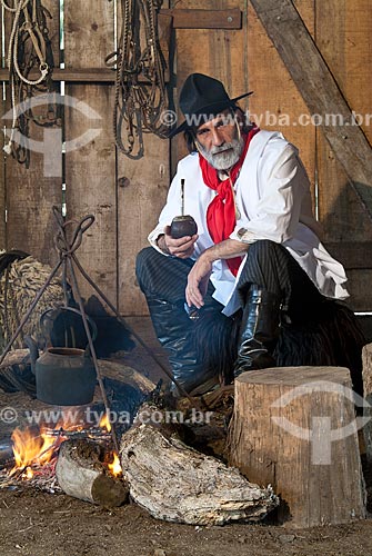  Subject: Gaucho with typical clothes and mate (Released 116) / Place: Canela city - Rio Grande do Sul state (RS) - Brazil / Date: 12/2007 