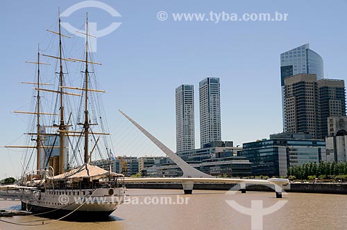  Subject: View of Buque Museo Fragata ARA Presidente Sarmiento (ARA Presidente Sarmiento Ship Museum) with the Puente de la Mujer (Womens Bridge) in the background / Place: Puerto Madero neighborhood - Buenos Aires city - Argentina - South America /  